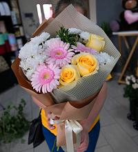 Букет цветов из:  Герберы, Розы и Хризантемы в Песчанокопском