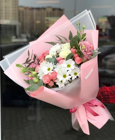 Букет цветов из: Розы, Лизиантусы и Хризантемы в Песчанокопском